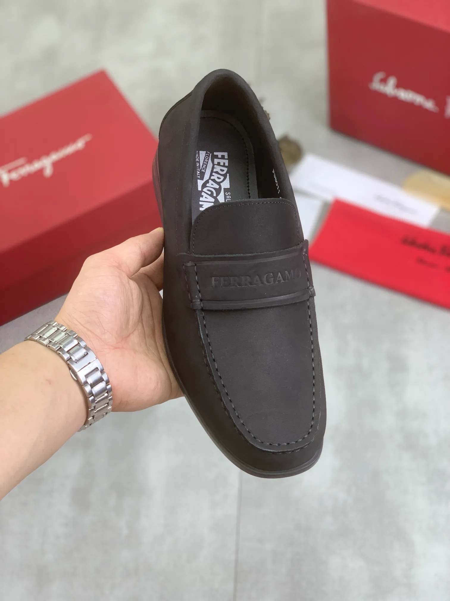 Men's Men's Shoes 💰P460💰[New Style] Water-dyed Niuli 🆘[Salvatore Ferragamo] Ferragamo's latest casual business leather shoes for men! Available at counters simultaneously! The fabric is made of specially imported original calfskin, and the interior is made of imported water-dyed cowhide. It is absolutely luxurious and leads the fashion trend. Matching code: 38-45; 3⃣️ colors available